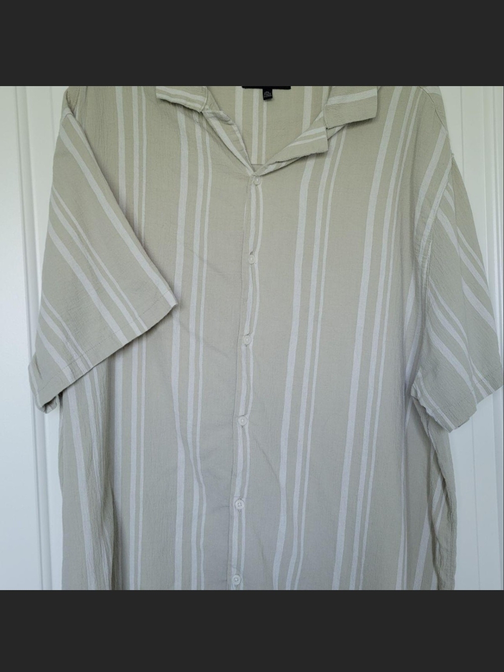 No Boundaries Short Sleeve Button-Down Shirt in Beige and White Stripe